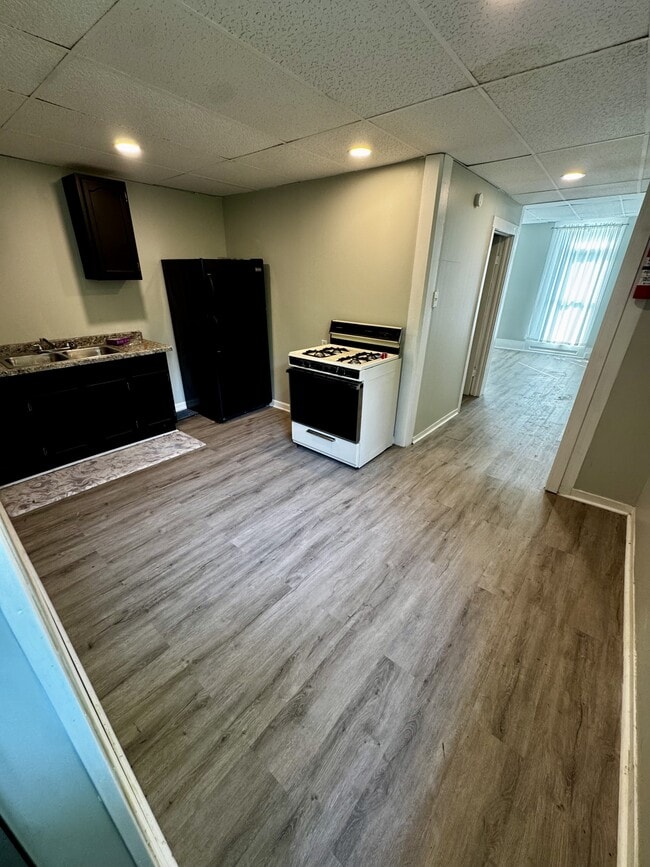 187-189 N Main St Unit 1