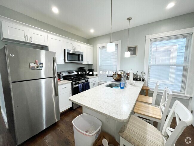 Building Photo - 147 Boston St Unit 1 Rental