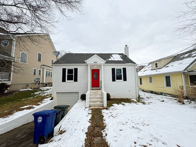 Photo - Charming 3 Bed 3 Bath Sitting On A Large Lot In Beautiful Summit Veitch