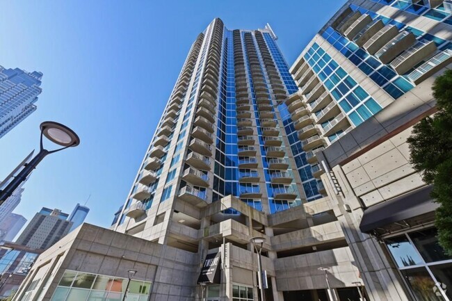 Building Photo - 400 W Peachtree St NW Unit 1310 Rental