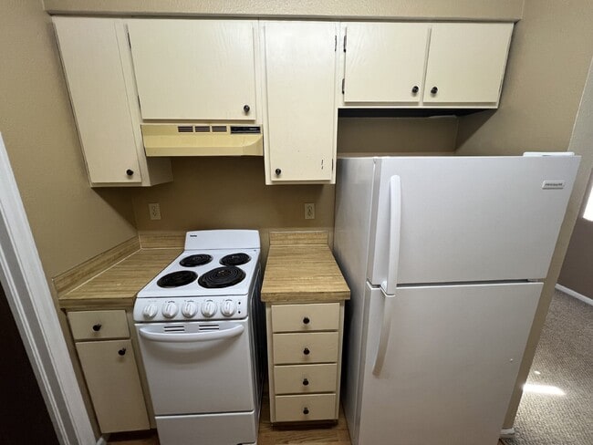 Photo - One Bedroom Apartment Close to Dell Range