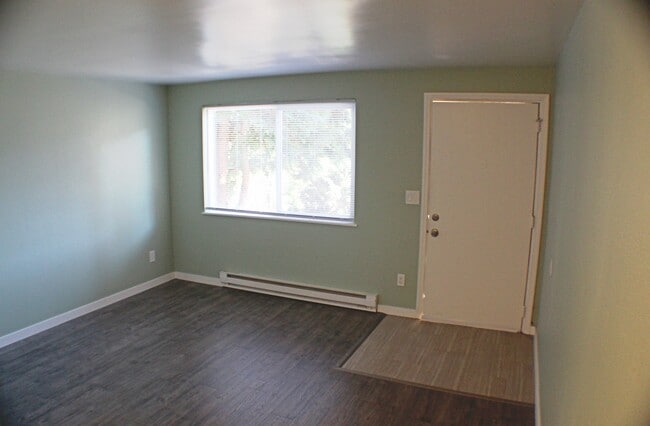 Building Photo - 5130 SE Foster Rd Unit 5124