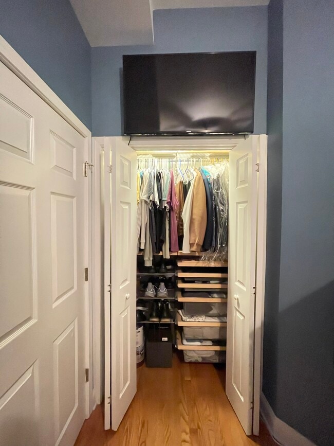 Photo - 2025 W Erie St Unit 1R