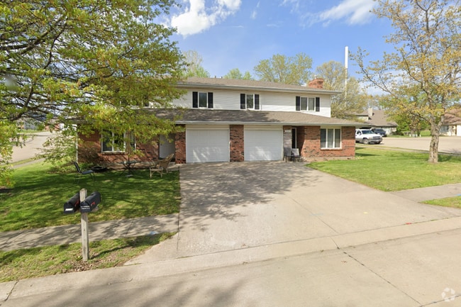 Building Photo - 2302-2302 Hollyhock Dr Unit 2300 Rental