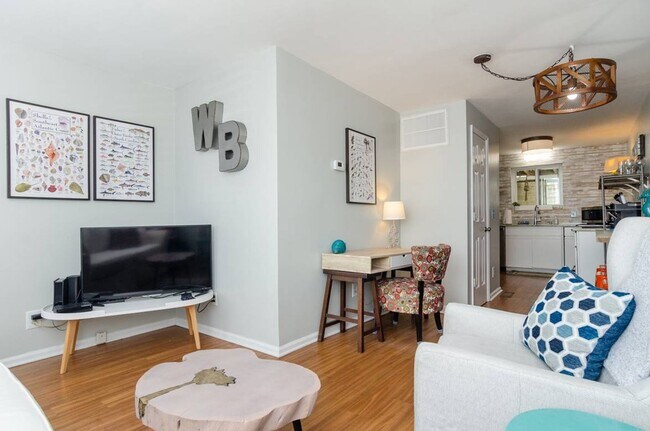 Photo - 1 E Columbia St