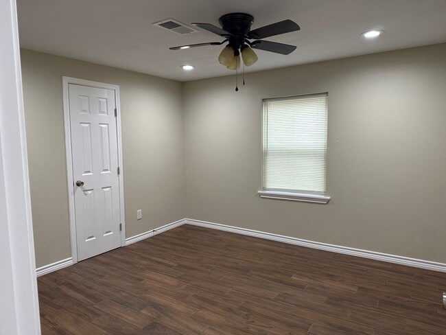 Photo - 631 Live Oak Dr