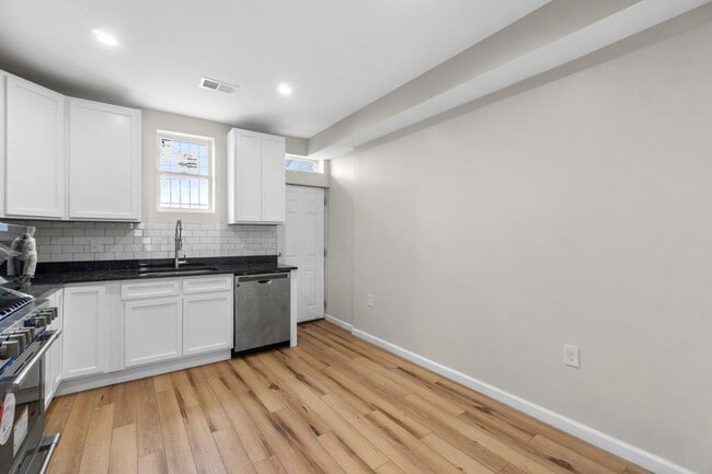 Photo - 3326 Noble St