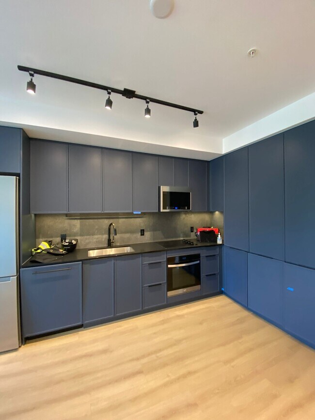 Photo - 3075 Murray St