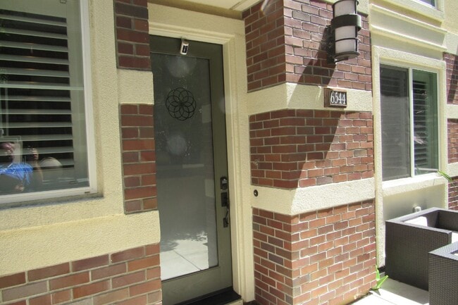 Photo - Gorgeous 4 Bed, 3.5 Bath End Unit Townhome in Perfect Dublin Location