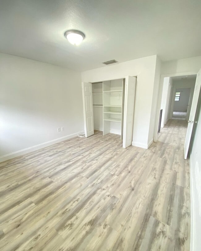 Photo - 1616 NE 151st St Unit Vanderbilt Townhouse