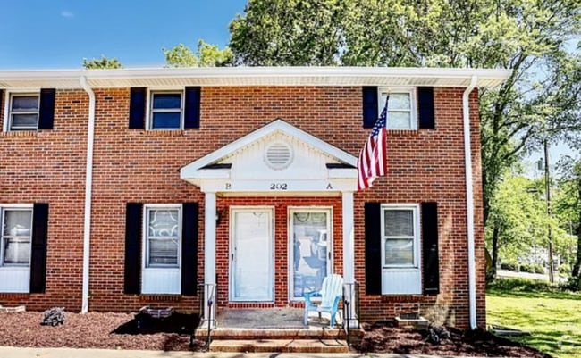 Building Photo - Two bedroom Townhouse-style Apt in Mauldin...
