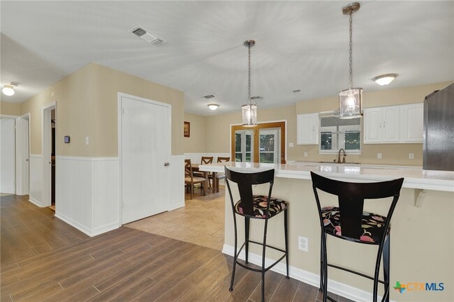 Photo - 208 Reimer Ave
