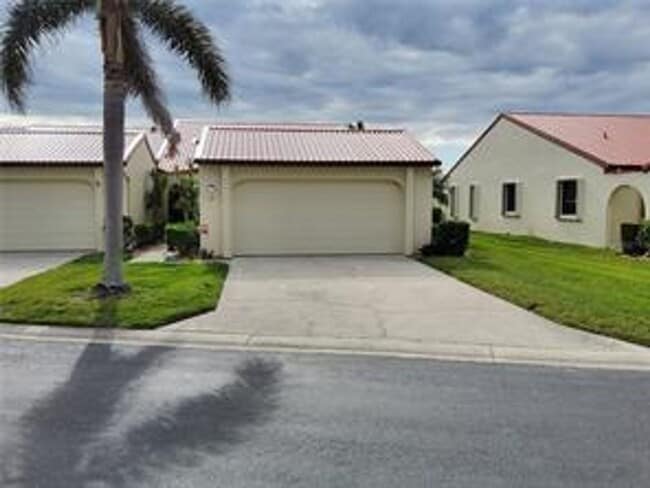 Building Photo - Seasonal 3/2/2 waterfront villa in Punta Gorda Unit 11