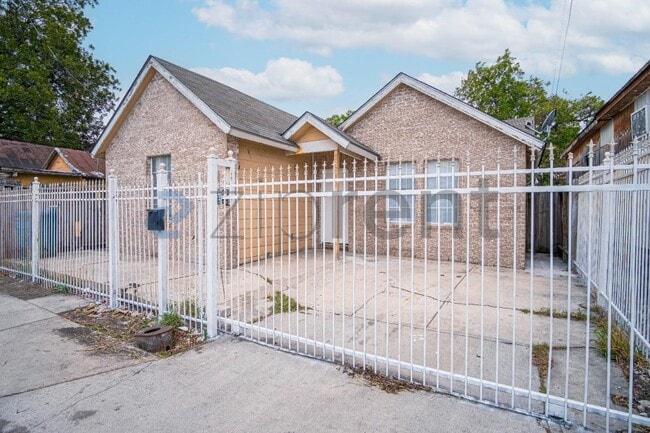 Building Photo - 717 N Colorado St