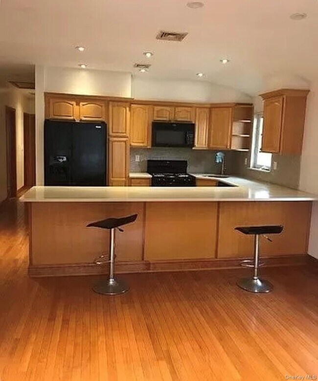 Photo - 53-11 193rd St Unit 2nd Fl