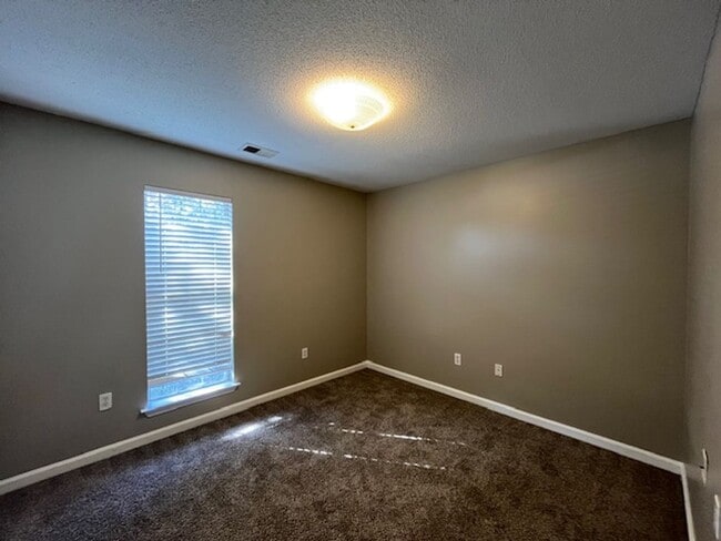 Photo - Renovated 3 Bedroom 2 Bath Home for Rent with 2 Car Garage!