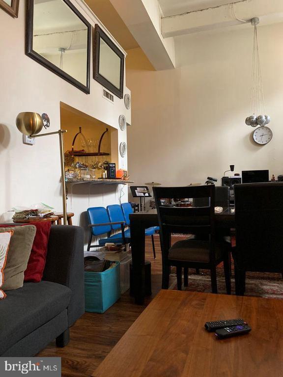 Photo - 2837 Cambridge St