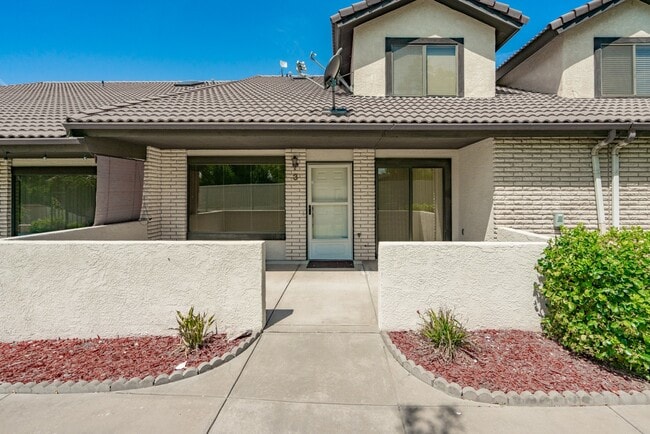 Building Photo - 2 Bedroom & 2 Bath Available in St. George!