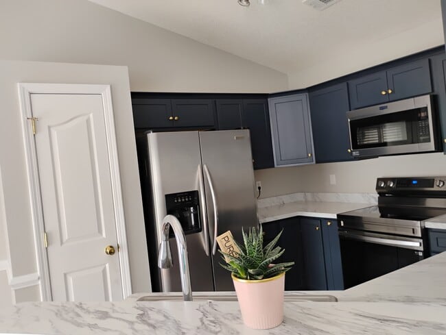 Photo - 734 Waterbrook Ln