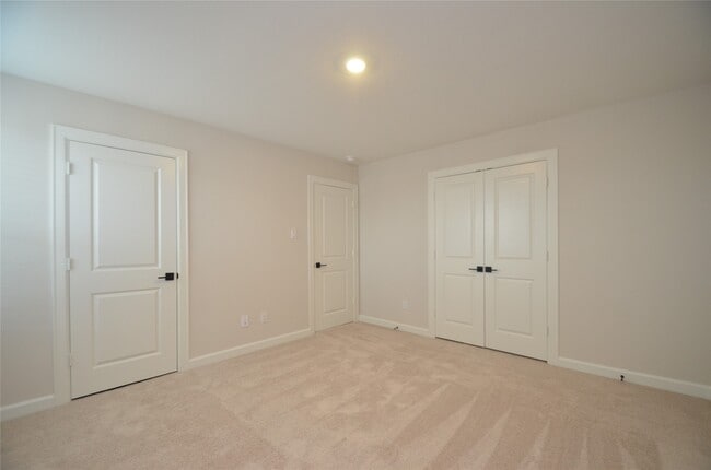 Building Photo - 2925 Floating Barque Dr