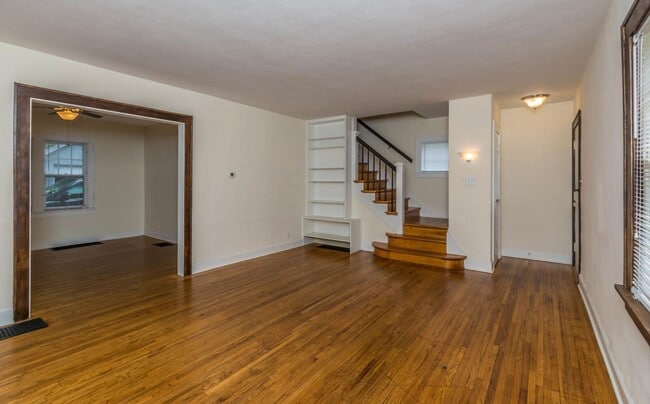 Photo - 723 E 2nd St