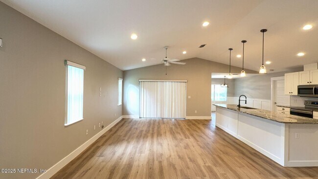 Photo - 48 Firethorn Ln