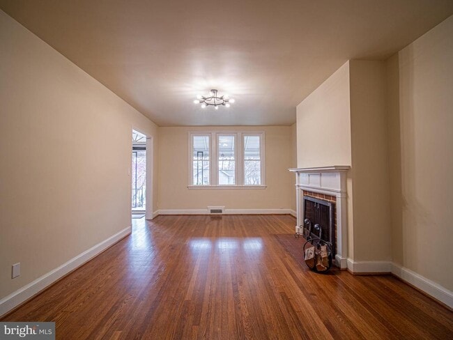 Building Photo - 4106 10th St NE Rental