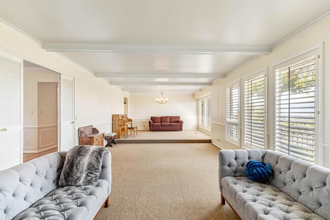 Photo - 531 Edgehill Dr