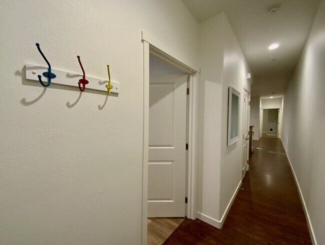 Photo - 348 N Ivy St Unidad C