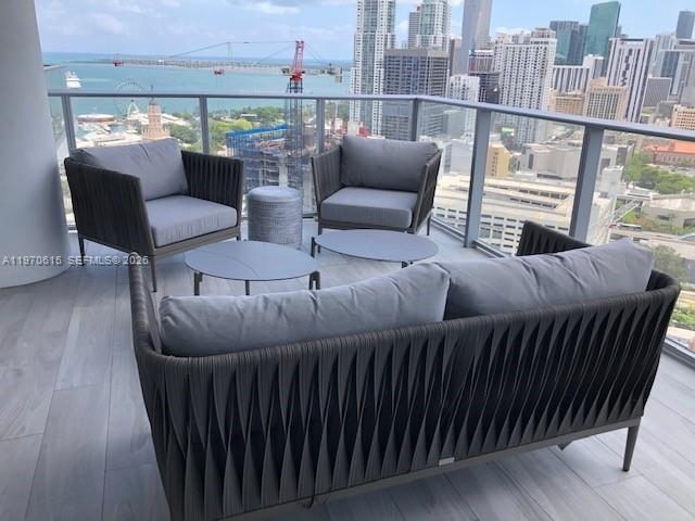 Building Photo - 851 NE 1st Ave Unit 2812