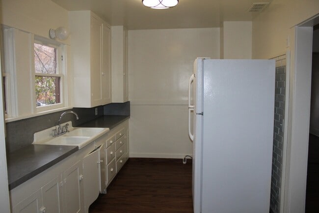 Photo - 1835 Melrose St