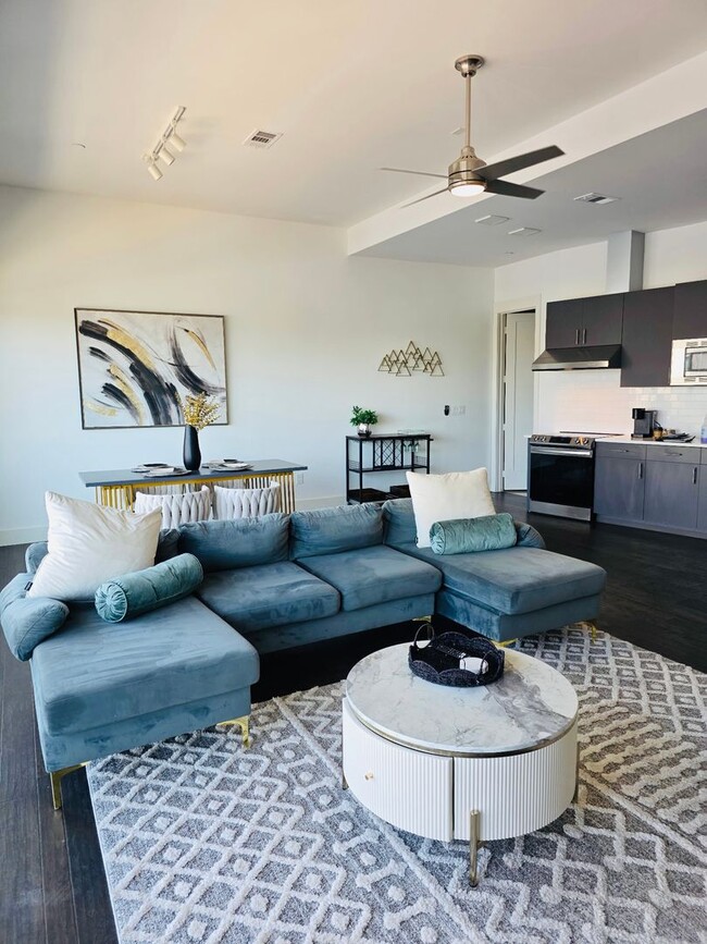 Building Photo - Modern 1 Bedroom in The Cedars Unit 413