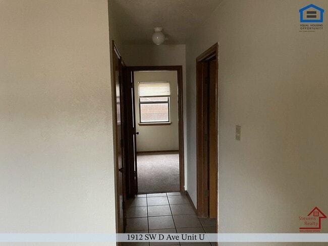 Photo - 1912 SW D Ave