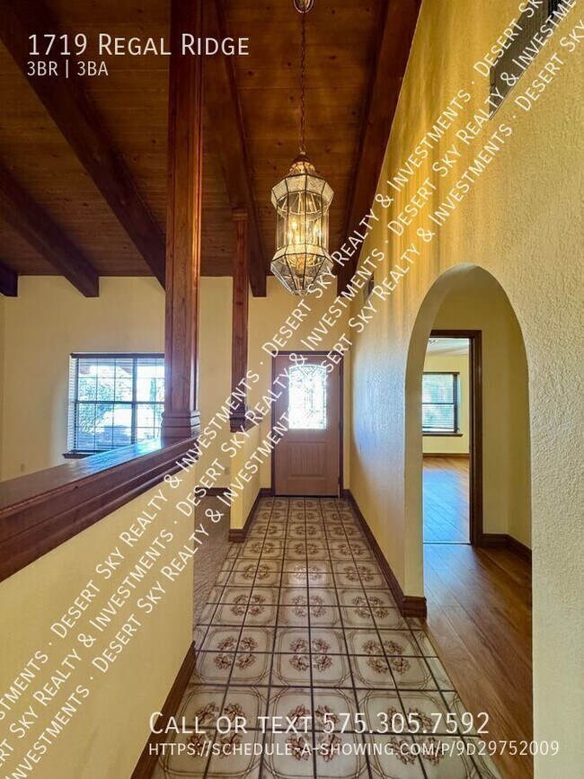 Photo - 1719 Regal Ridge St