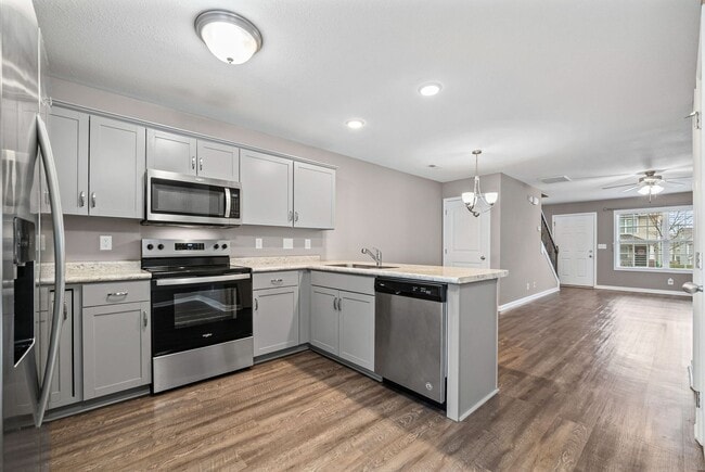 Photo - 2 Bedroom Condo For Rent With Community Swimming Pool!