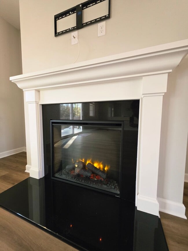 Photo - 4 Bedroom #3 Bath Towne Pointe