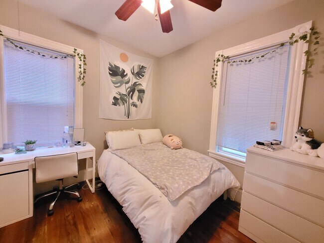 Photo - 737 Parker St