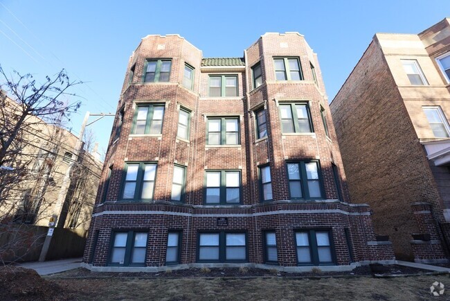 Building Photo - 3839 N Greenview Ave Rental