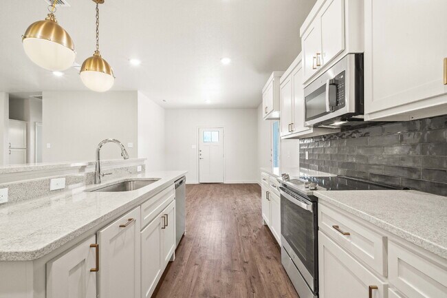 Photo - Luxurious Townhome Located In Abbey Glen -...
