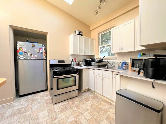 Photo - 2532 College Ave