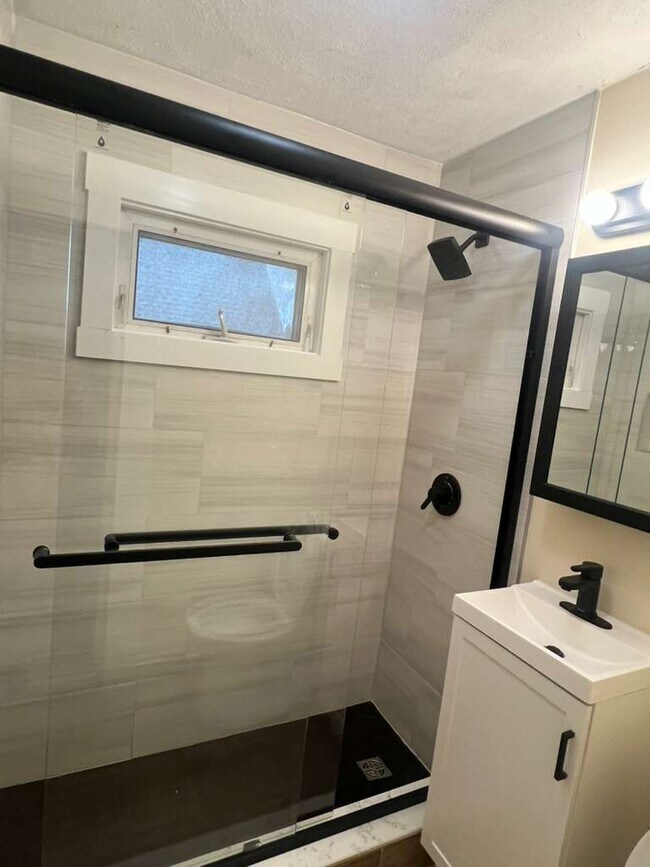 Building Photo - 29 Morris St Unit 3