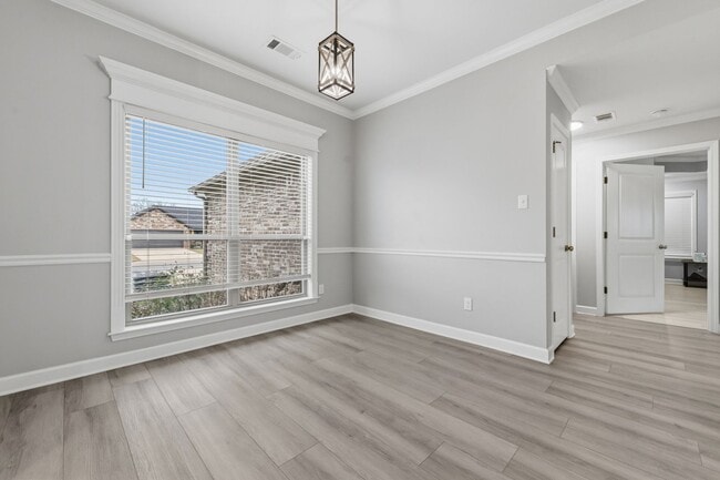 Photo - Mins from LRAFB with Solar panels