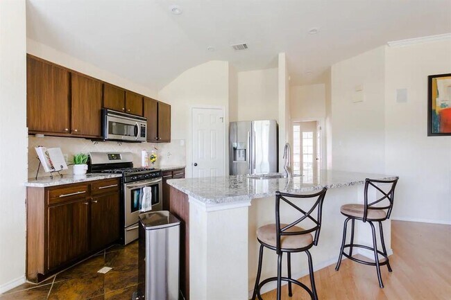 Photo - 3137 Lake Cove