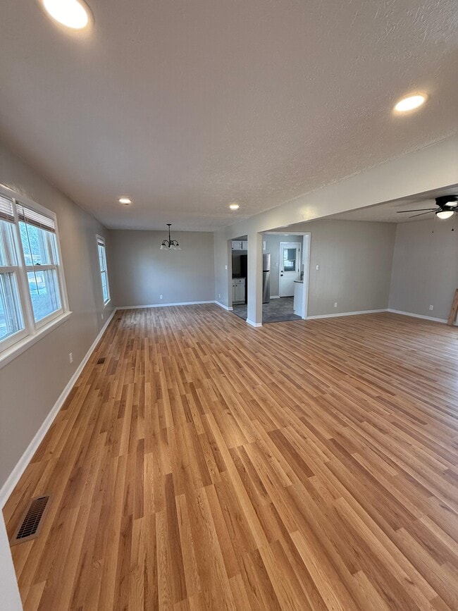 Photo - 1039 Kingsley Rd