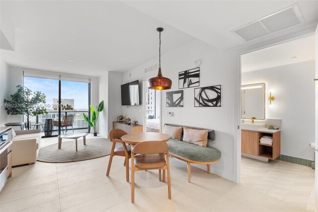 Building Photo - 601 NE 1st Ave Unit 3104