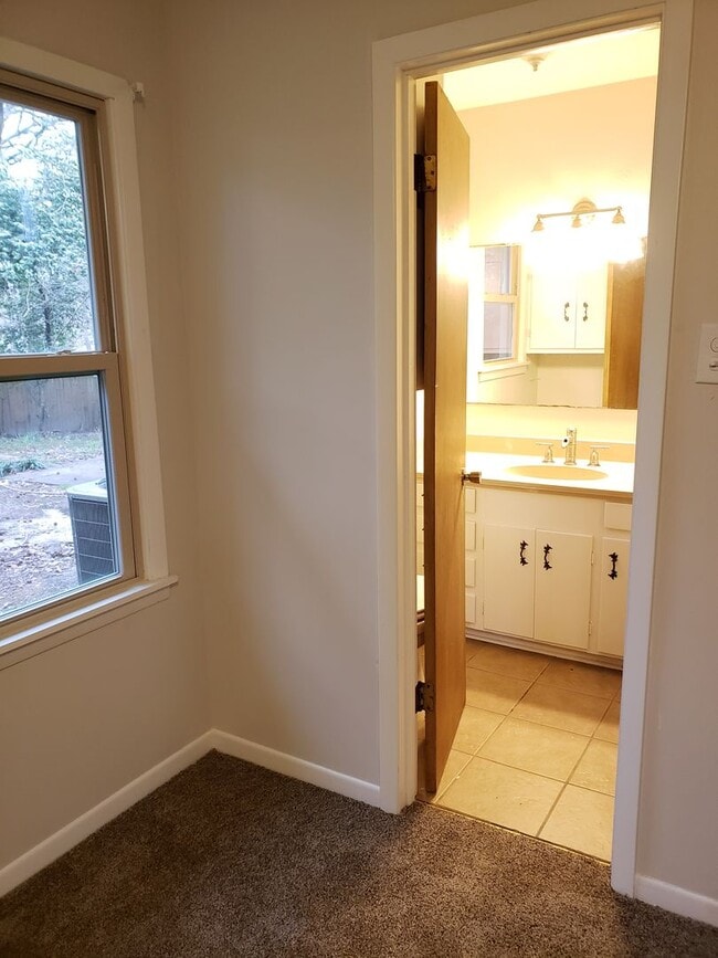 Photo - 3/2/2 For Rent Near TJC & UT Tyler! House