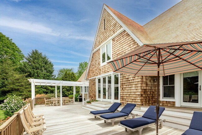 Photo - 880 Lumber Ln