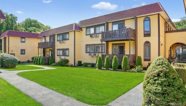 Building Photo - 12 Granada Crescent Unit 12