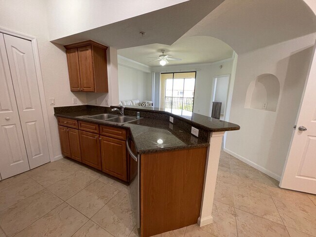 Photo - ANNUAL RENTAL - POSITANO PLACE-1 BED/1 BATH WITH LAKE VIEW AND NEW APPLIANCES! Unit 306