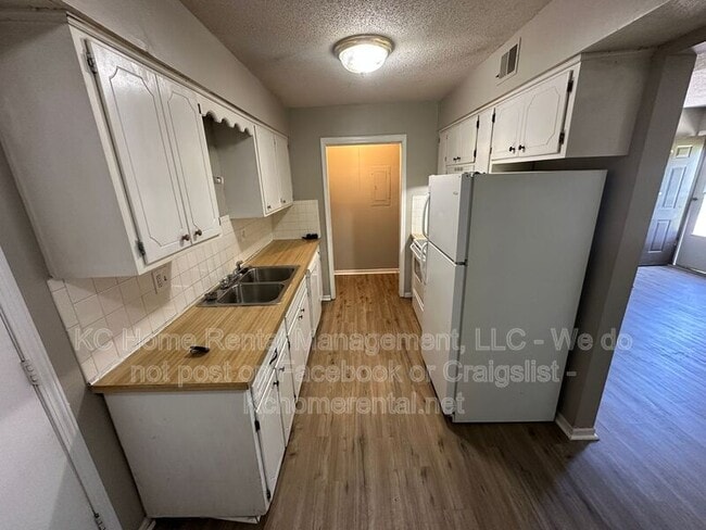 Photo - 6337 N Wyandotte St